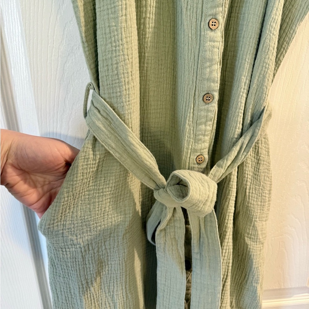 Green Button-Down Midi Dress - Picture 7 of 7
